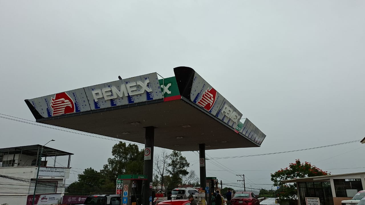 Faldón Pemex instalado