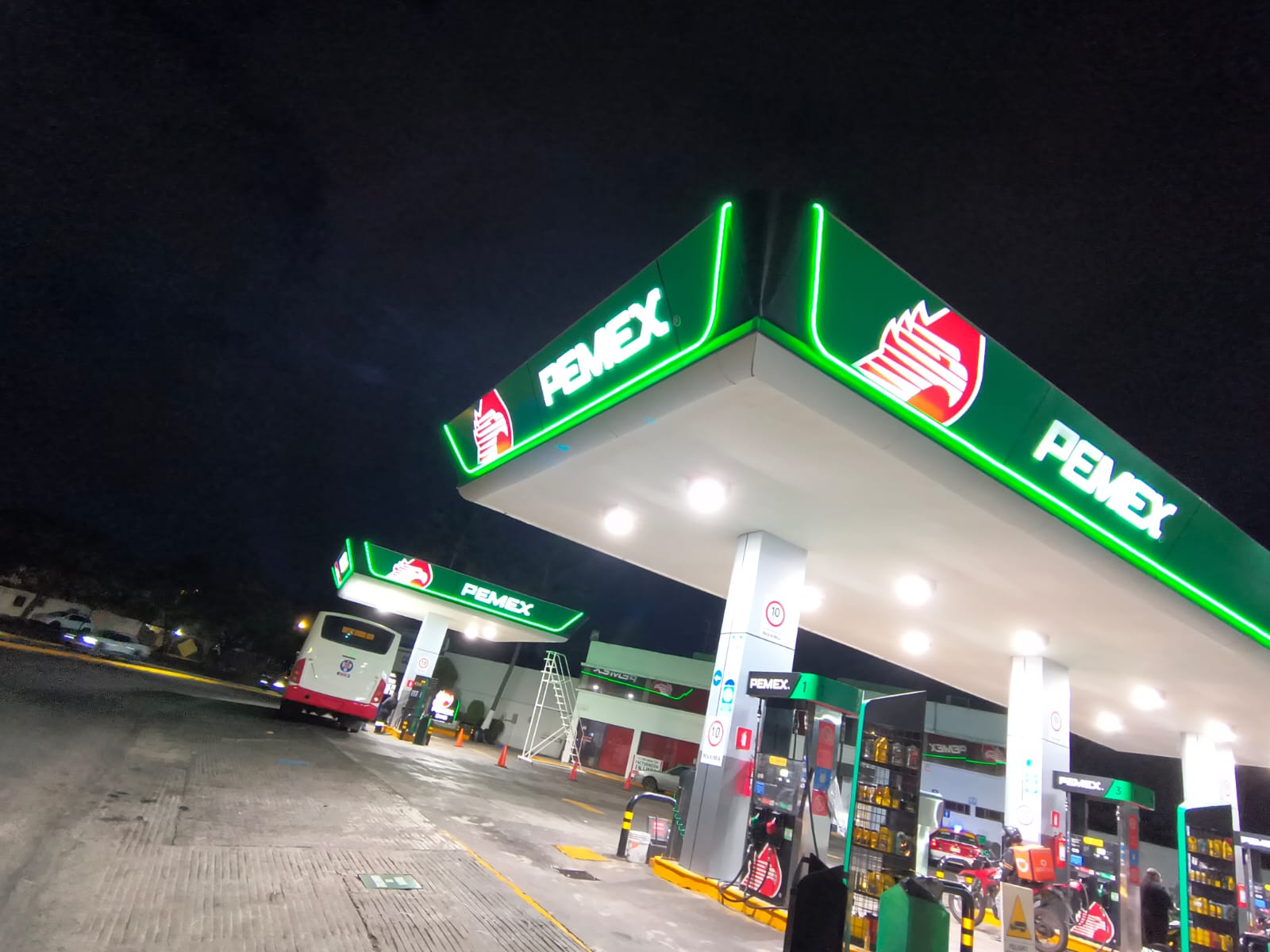 Faldón Pemex con iluminación LED