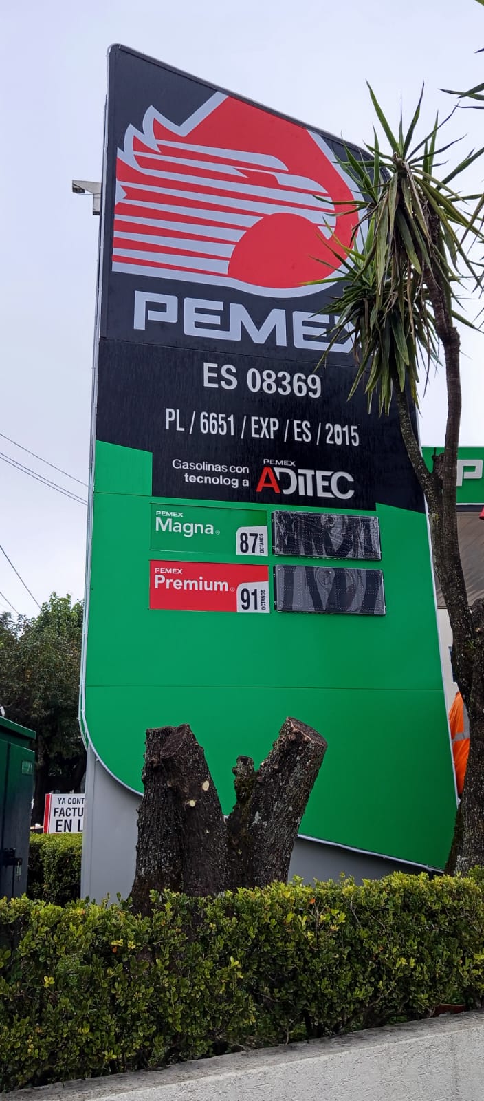 Tótem Pemex fabricado por Cmadi